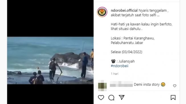 Wisatawan jatuh dan hampir tenggelam di laut di Pantai Karanghawu, Pelabuhan Ratu karena tak berhati-hati saat foto selfie atau swafoto. (Instagram/@ndorobei.official)