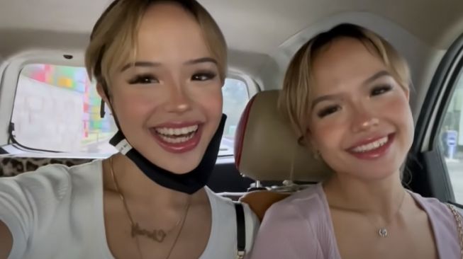 Momen The Connell Twins lebaran di kampung (YouTube/The Connell Twins)