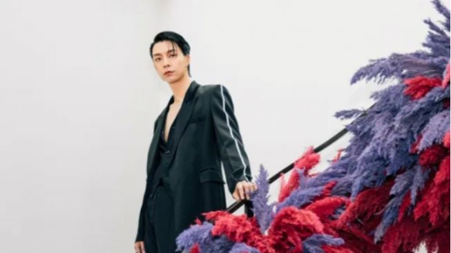 Nonton Johnny NCT 'Mandi' di Atas Panggung, Mata Wanita Ini Berakhir Bintitan