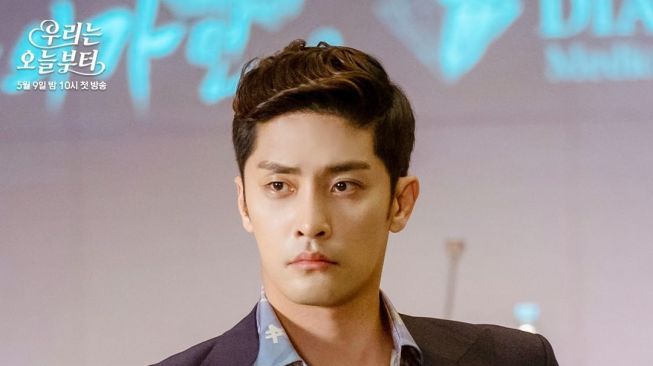 Potret Sung Hoon di Woori the Virgin (Instagram/@sbsdrama.official)