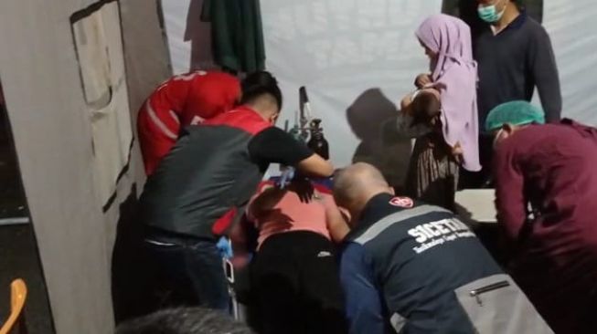 Diduga Kelelahan Usai Terjebak Macet Belasan Jam, Pemudik Asal Tangerang Pingsan di Tasikmalaya