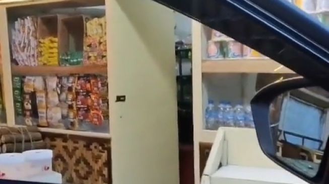 Polisi Marah-marah Beli Air Mineral di Puncak Rp 7 Ribu, Publik: Kita Kalau Kena Tilang Gak Pake Nawar Pak!