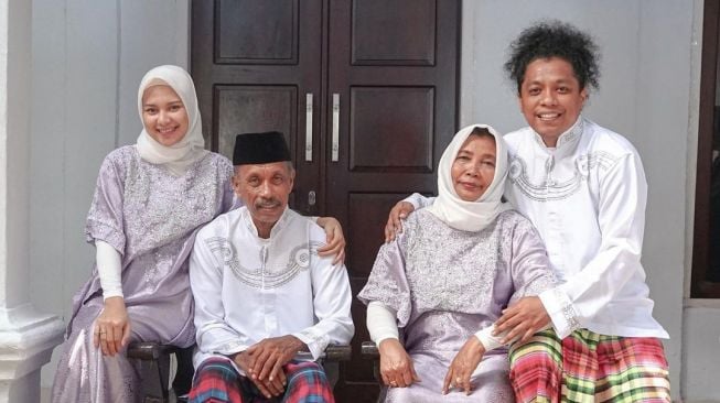 Momen Indah Permatasari Lebaran Bareng Keluarga Arie Kriting (instagram/@indahpermatas)