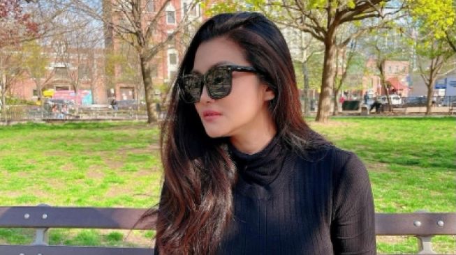 Buka Cafe Dangdut di New York, 5 Potret Terbaru Fitri Carlina Tinggal di Amerika