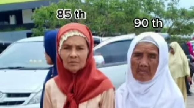 Bestie Banget Persahabatan Dua Nenek Ini Bikin Warganet Terharu