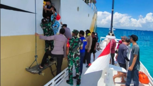 Kapal Sabuk Nusantara 91 Kandas di Pulau Sepeken Sumenep, Evakuasi Penumpang Berlanjut