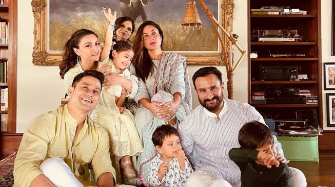 Momen Lebaran Seleb Bollywood (Instagram/@kareenakapoorkhan)