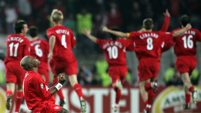 Para pemain Liverpool merayakan kemenangan melalui adu penalti di final Liga Champions antara AC Milan vs Liverpool, 25 Mei 2005 di Stadion Ataturk di Istanbul. Liverpool menang 3-2 lewat adu penalti. AFP FOTO FILIPPO MONTEFORTE.