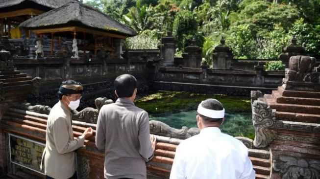 Pesan Jokowi Saat Kunjung Pura Tirta Empul: Jaga Kebersihan, Karena Ini Aset Negara, Aset Rakyat