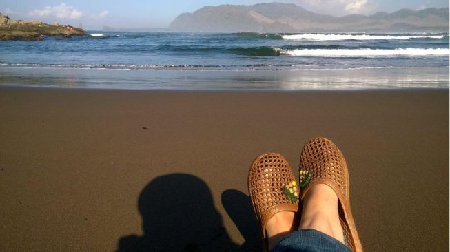 Keindahan Pantai Payangan Jember yang Sayang untuk Kamu Lewatkan