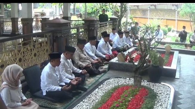 Prabowo Subianto Ziarah ke Makam Gus Dur