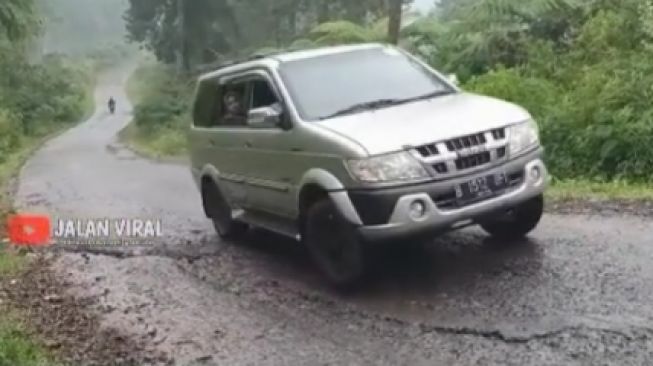 Dikenal sebagai Mobil Perkasa, Isuzu Panther Keok di Tanjakan Jadi Sorotan, Sebabnya Bikin Penasaran