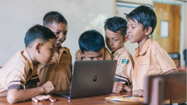 Sekolah Swasta di Jawa Barat Diminta Fasilitasi Anak Warga Tidak Mampu, Kadisdik: Syukur-syukur kalau Gratis