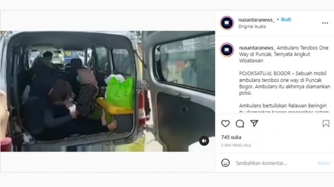 Ambulans nekat terobos one way di Puncak, mengaku mengangkut pasien sampai ditawari pengawalan polisi, ternyata bawa wisatawan. (Instagram/@nusantaranews)