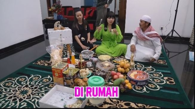 Potret Rumah Dinar Candy di Kampung (YouTube/Dinar Candy)