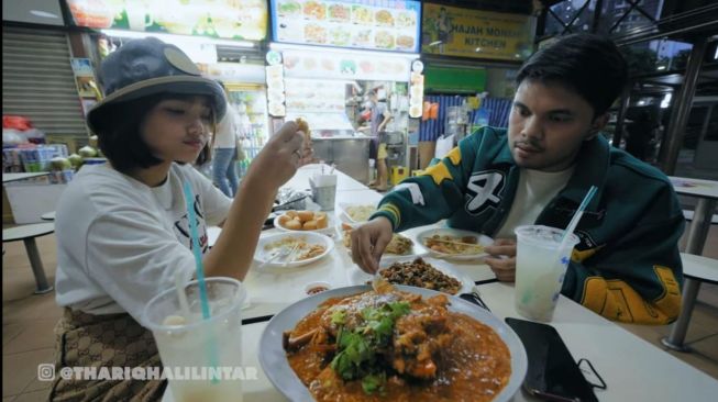 4 Momen Fuji dan Thariq Halilintar Coba Kuliner Singapura, Seru Banget!