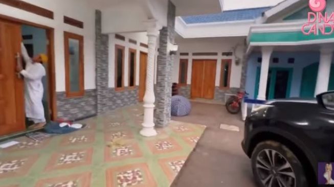 Potret Rumah Dinar Candy di Kampung (YouTube/Dinar Candy)