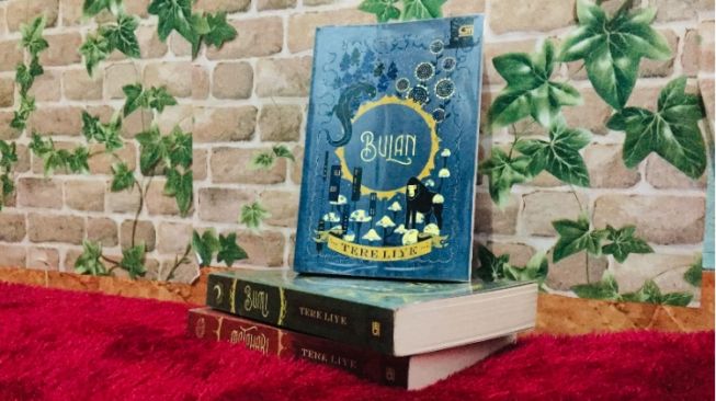 Novel Bulan-Tere Liye (doc.pribadi/martinamuliadewi)