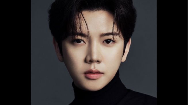 Ren Eks NUEST Resmi Bergabung dengan Agensi yang Menaungi VIVIZ