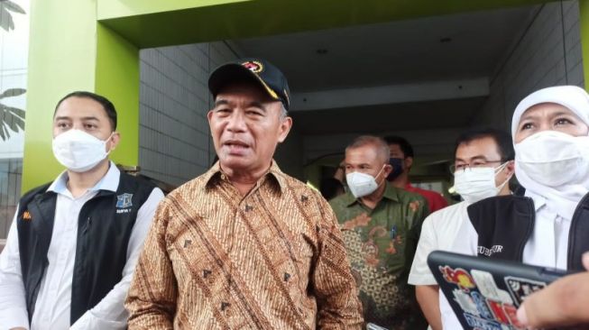 Menko PMK Sampai Turun Jenguk Korban Seluncuran Ambrol di Kenpark Surabaya