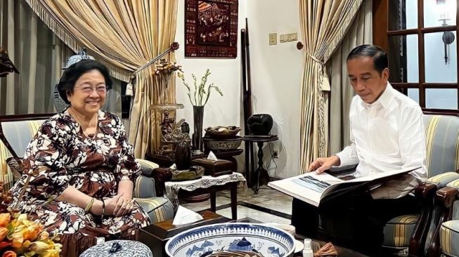 Presiden Jokowi silaturahmi ke kediaman Megawati Soekarnoputri dalam suasana Idul Fitri 1443 Hijriah (Instagram/@puanmaharaniri)