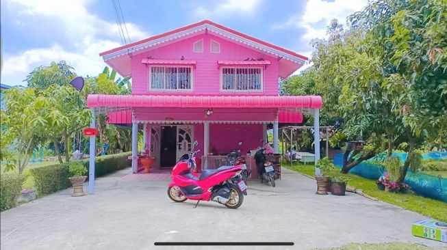 Viral Wanita Punya Rumah Serba Pink (facebook.com/ )