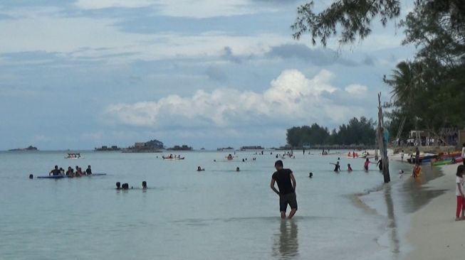 Pantai Trikora Bintan Jadi Favorit Warga Kepri Nikmati Libur Lebaran, Apa Kelebihannya?