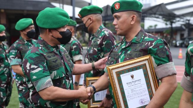 Beri Penghargaan Ke Tim Penangkap Pelaku Pembunuhan Babinsa Di Papua, Ini Kata Jenderal Dudung