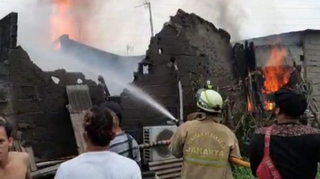 Kronologi Rumah di Cakung Hangus Dilalap Api Ditinggal Silaturahmi Penghuninya, Kerugian Rp 70 Juta