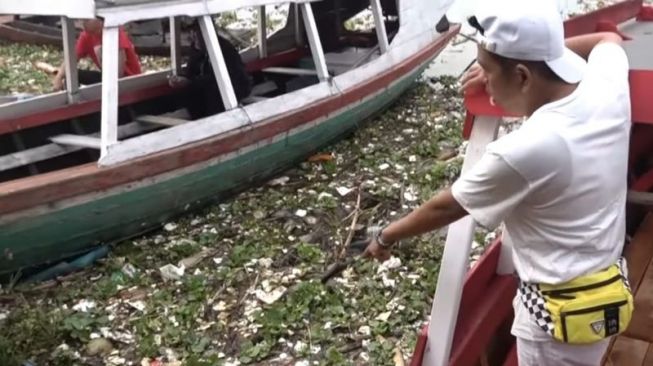 Miris Wisata Waduk Cirata Penuh Sampah Setelah Lebaran