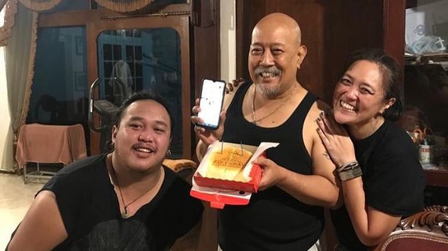 Momen Ultah Indro Warkop Ke-64 (Instagram/@indrowarkop_asli) 