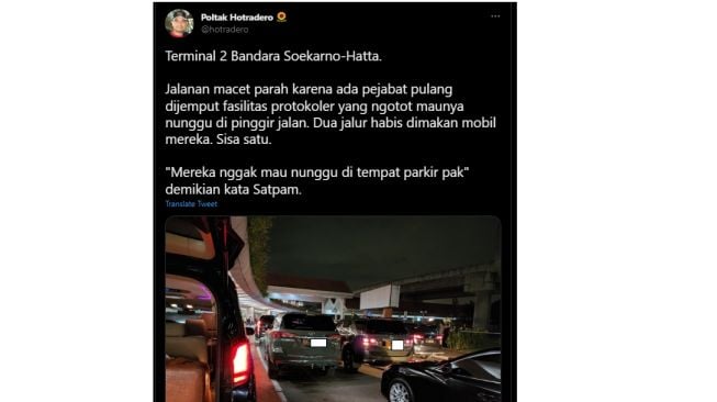 Curhat warganet keluhkan macet di Bandara Soekarno-Hatta gegara Toyota Fortuner pelat dinas ngetem (Twitter)