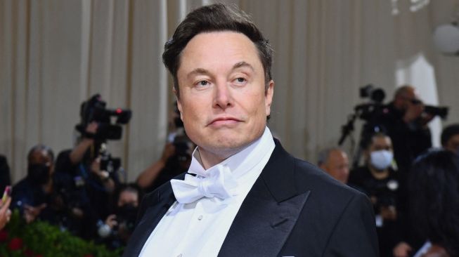 Bos Tesla dan SpaceX Elon Musk tiba di acara Met Gala 2022 yang digelar di Metropolitan Museum of Art, New York, Amerika Serikat pada 2 Mei 2022. [AFP/Angela Weiss]