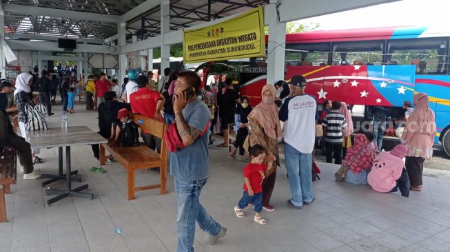 Arus Balik Belum Usai, 1.000-an Pemudik Kembali Merantau Melalui Terminal Dhaksinaga Gunungkidul