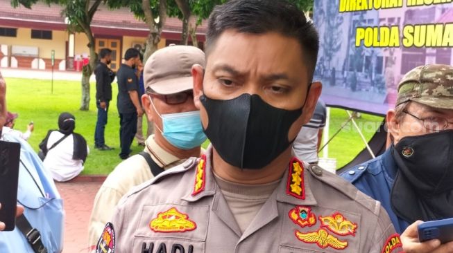 Polisi Temukan 7 Koper Diduga Kosmetik Ilegal saat Cegat Satu Keluarga di Bandara Kualanamu