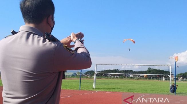 Hari Terakhir Arus Balik Lebaran 2022, Polres Garut Gunakan Paramotor untuk Pantau Lalu Lintas