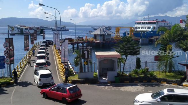 Antrean Arus Balik Lebaran di Pelabuhan Ketapang Banyuwangi, Didominasi Kendaraan Pribadi