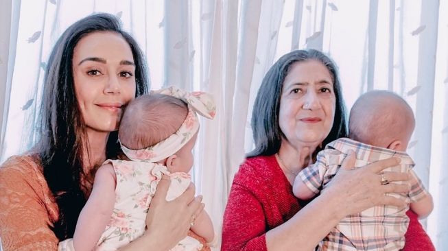 Postingan Seleb Bollywood di Hari Ibu Internasional (Instagram/@realpz)