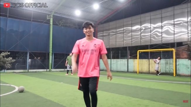 Momen Ria Ricis Temani Suami Futsal (YouTube/Ricis Official)