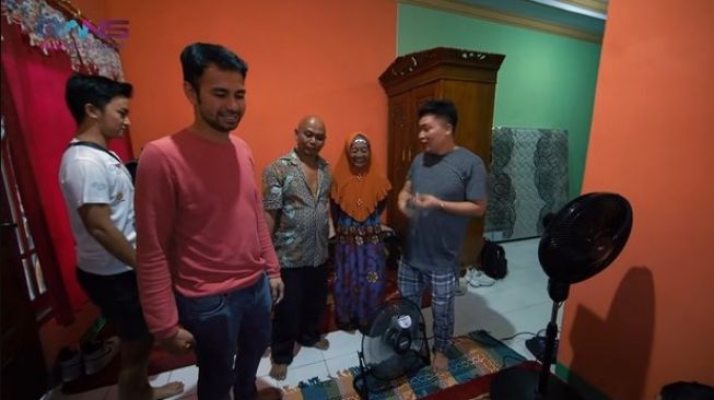 Rumah Merry Asisten Raffi Ahmad di Kampung. (YouTube/RANS Entertainment)