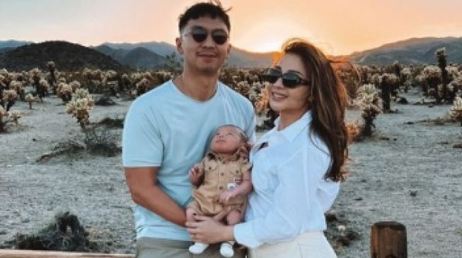 Potret Baby Izz Berpetualang di Gurun Mojave (Instagram/indpriw)