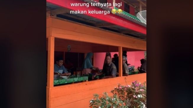 Sudah Ambil Nasi, Ternyata Satu Keluarga Ini Makan di Rumah Warga yang Dikira Warung