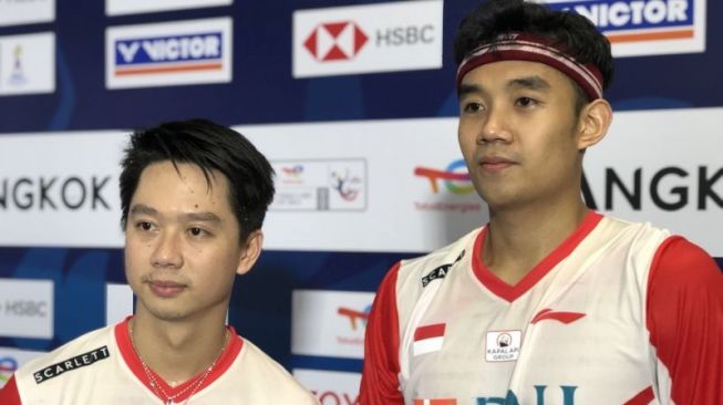 Pasangan Bagas Maulana / Kevin Sanjaya Sukamuljo mengalahkan Peeratchai Sukphun / Pakkapon Teeraratsakul dengan dua gim langsung 24-22, 21-11 di penyisihan Piala Thomas 2022 di Bangkok, Thailand, Selasa (10/5/2022) dini hari WIB. [ANTARA/Roy Rosa Bachtiar]