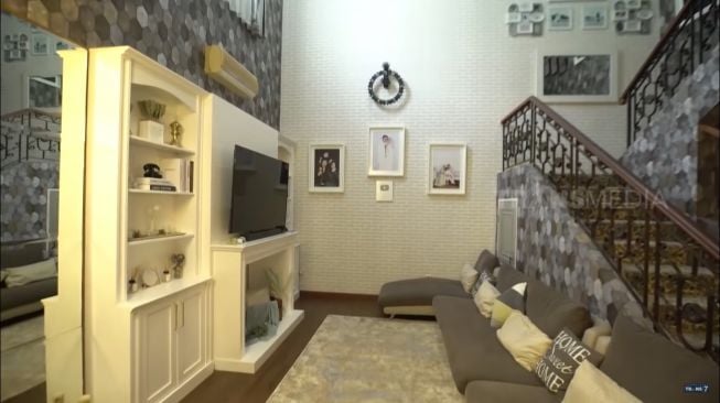 Rumah Sonny Septian dan Fairuz A Rafiq (YouTube/TRANS7 OFFICIAL)