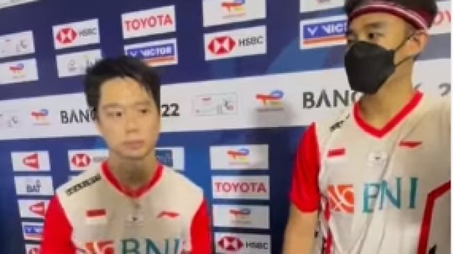 Saling Pandang-Pandangan Sebelum Jawab Pertanyaan Wartawan, Momen Canggung Kevin Sanjaya dan Bagas Bikin Publik Gemes