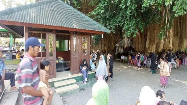 Ribuan Orang di Lombok Ziarah ke Makam Loan Baloq di Lebaran Topat