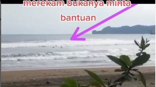 Parah, Melihat Dua Korban Nyaris Tenggelam di Laut, Pria Ini Enggan Menolong dan Hanya Merekam: Yaudah Diabadikan Aja