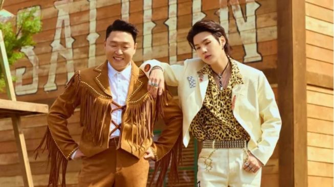 Selamat! 'That That' PSY dan Suga BTS Debut di Berbagai Chart Billboard