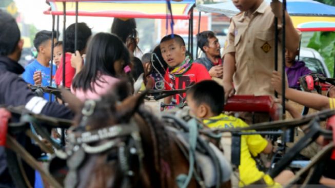 Mengintip Keunikan Tradisi Arung Laut dan 'Per-peran' Lebaran Ketupan di Madura