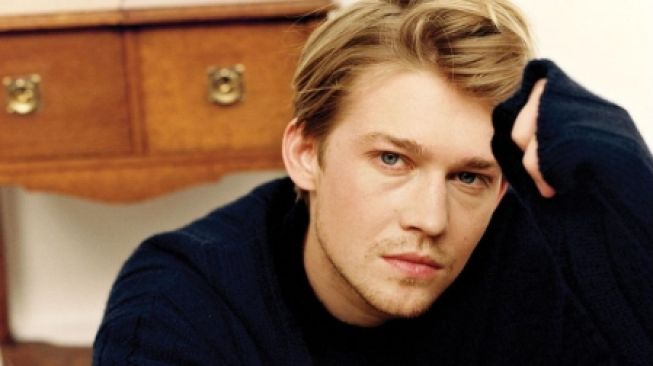 Efek Lockdown, Joe Alwyn Ungkap Momen Bikin Lagu Bareng Taylor Swift